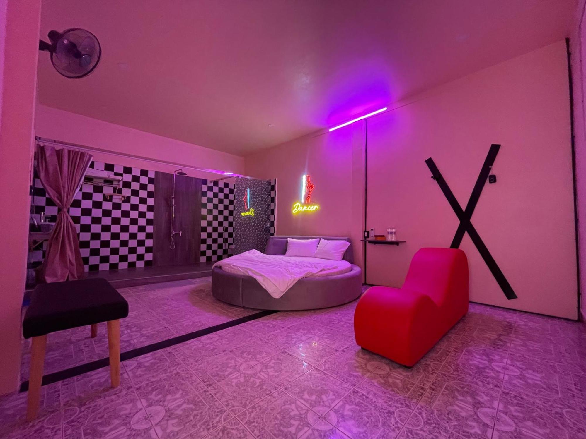 Couple Hotel - Khach San Tinh Yeu Buon Ko Sir Εξωτερικό φωτογραφία